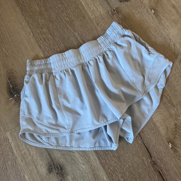 Lululemon light blue Hotty Hot Low‎ Rise Shorts Lined size 6 - Picture 3 of 4